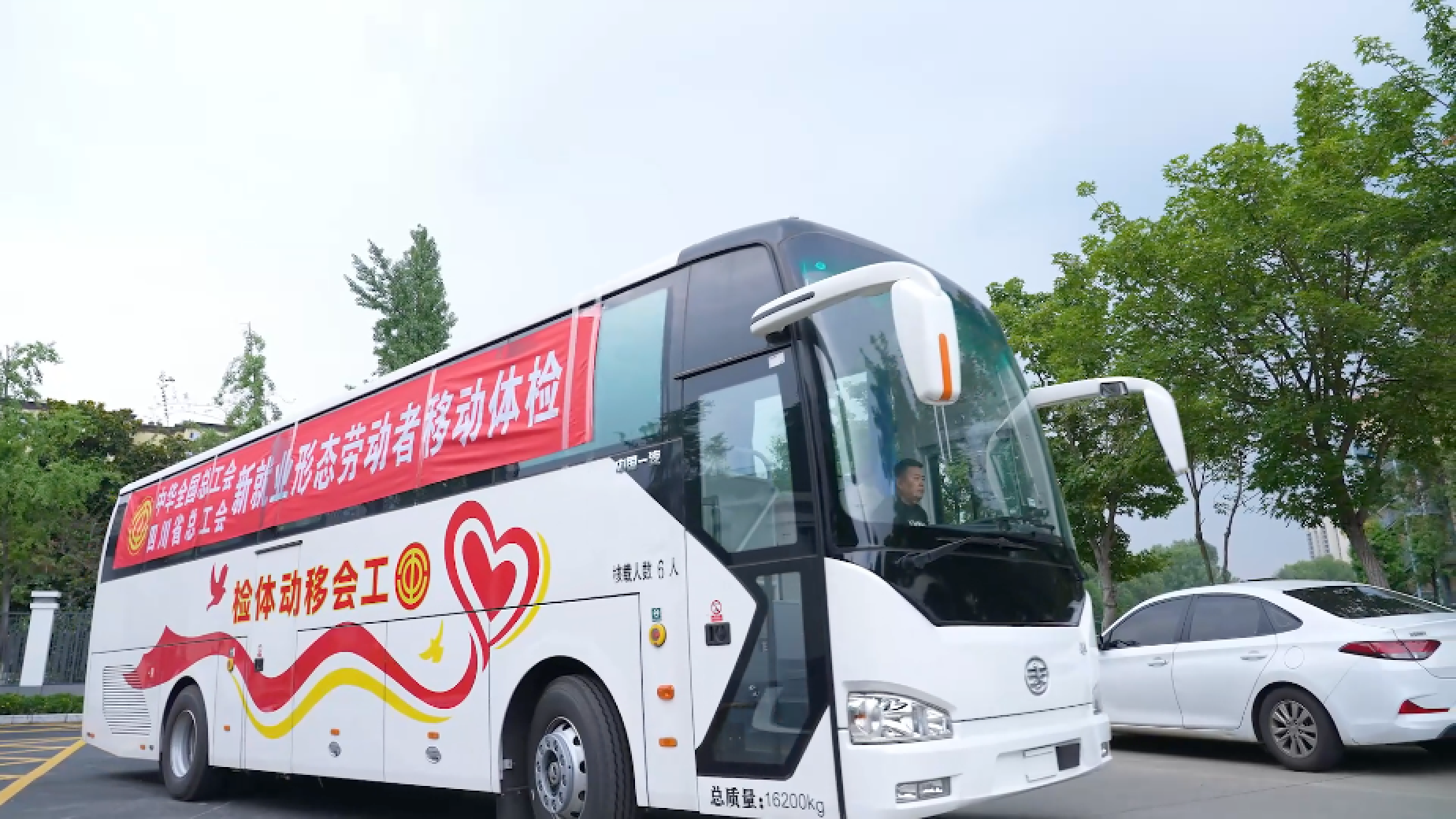 民生无小事 枝叶总关情